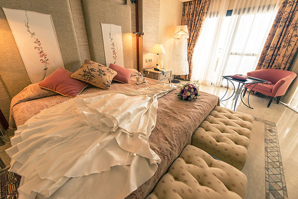 Preparativos de la novia tanto en hotel como en vivienda familiar